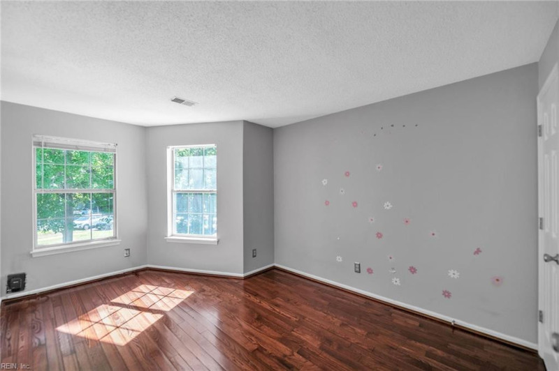 Photo 16 of 26 residential for sale in Chesapeake virginia
