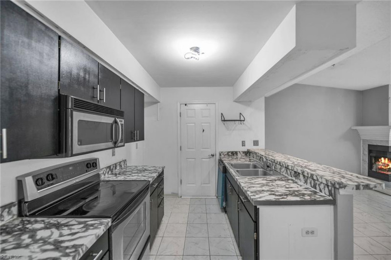 Photo 18 of 26 residential for sale in Chesapeake virginia