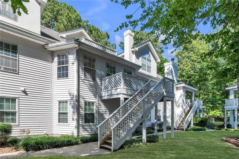Photo 5 of 26 residential for sale in Chesapeake virginia