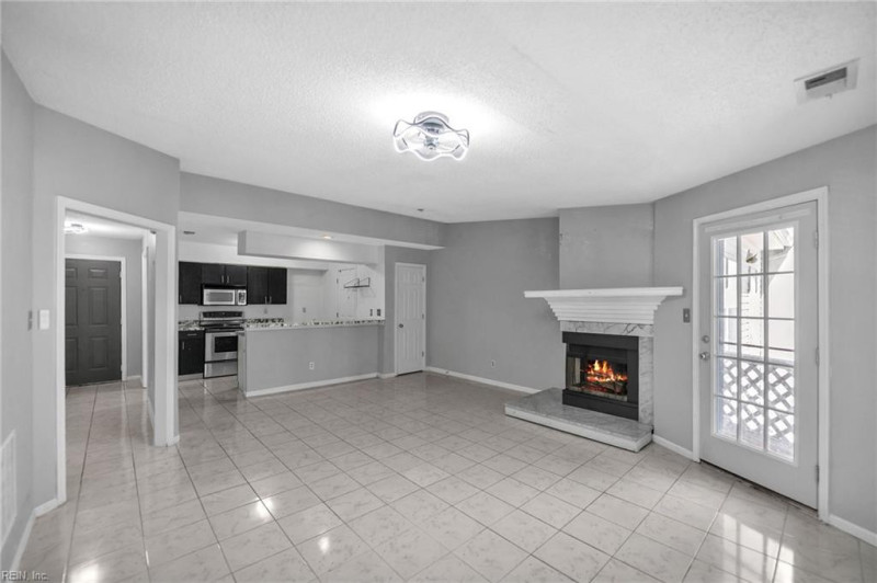Photo 9 of 26 residential for sale in Chesapeake virginia