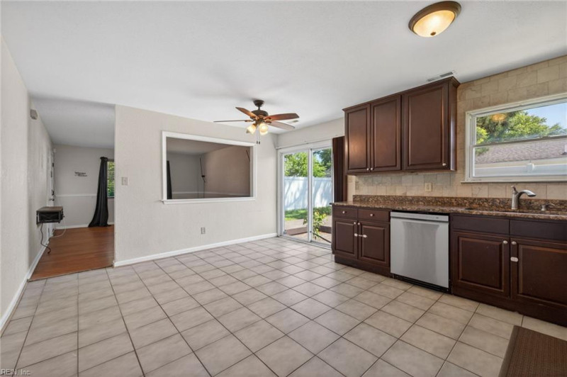 Photo 10 of 28 residential for sale in Virginia Beach virginia