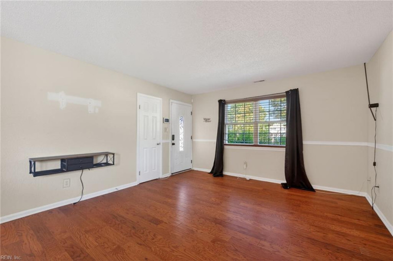Photo 4 of 28 residential for sale in Virginia Beach virginia