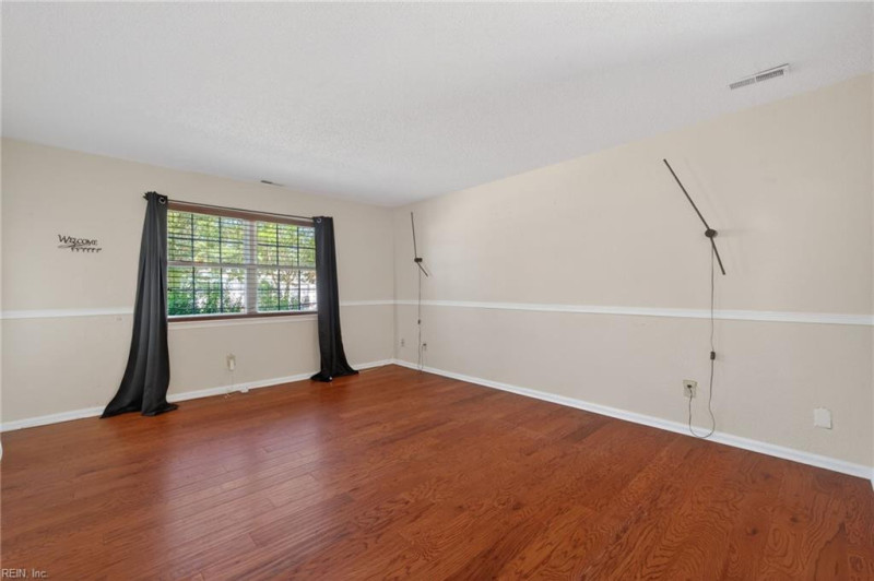Photo 5 of 28 residential for sale in Virginia Beach virginia