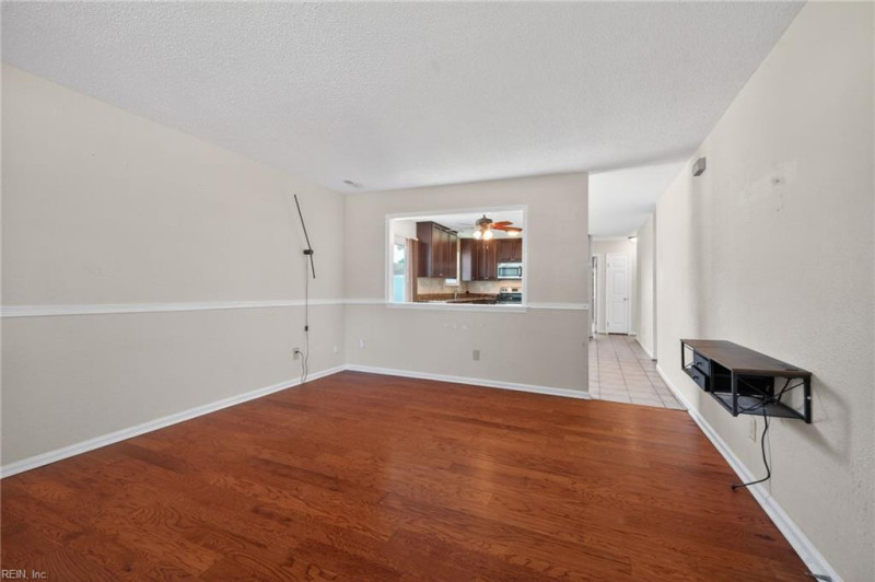 Photo 6 of 28 residential for sale in Virginia Beach virginia
