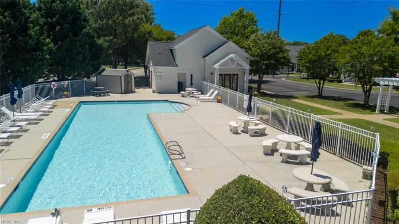 Photo 10 of 45 residential for sale in Chesapeake virginia