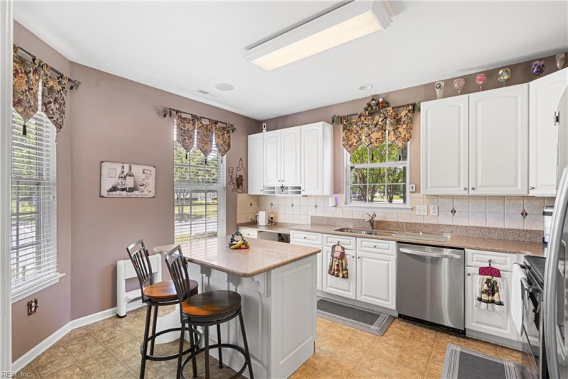 Photo 18 of 45 residential for sale in Chesapeake virginia