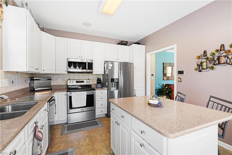 Photo 20 of 45 residential for sale in Chesapeake virginia
