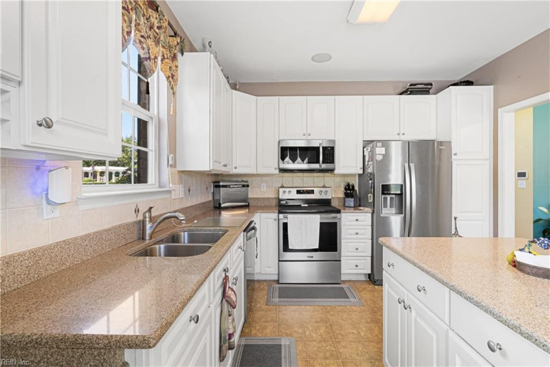 Photo 21 of 45 residential for sale in Chesapeake virginia