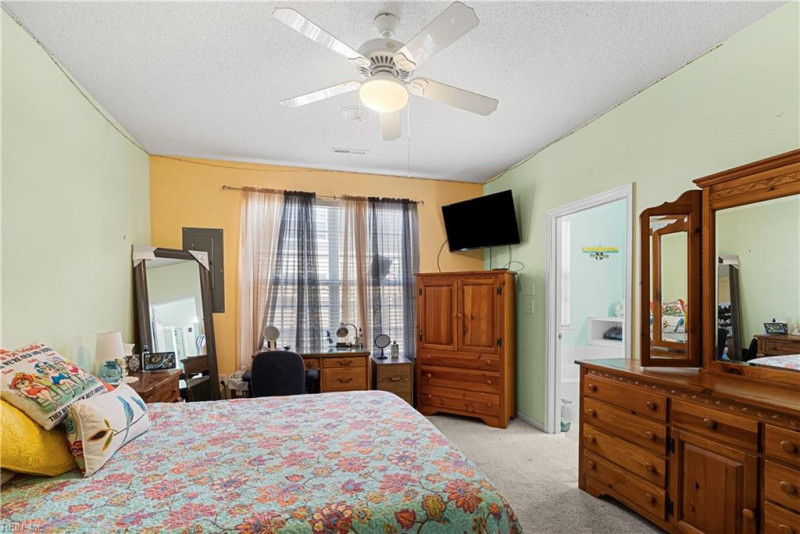 Photo 25 of 45 residential for sale in Chesapeake virginia