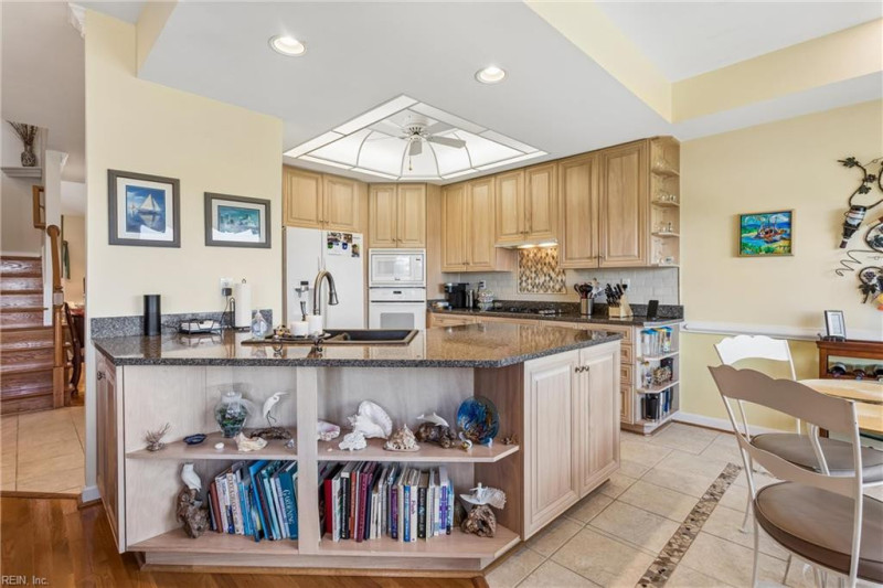 Photo 12 of 34 residential for sale in Hampton virginia