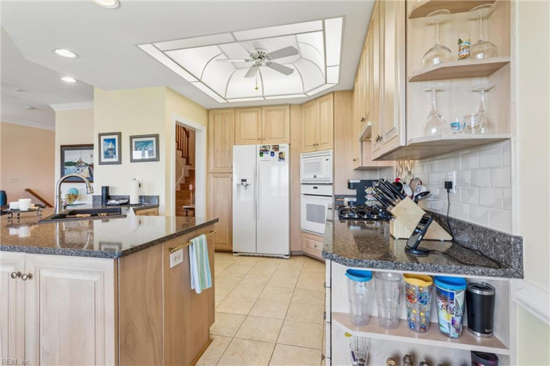 Photo 13 of 34 residential for sale in Hampton virginia