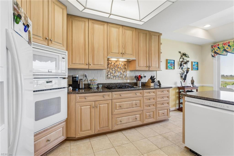 Photo 14 of 34 residential for sale in Hampton virginia