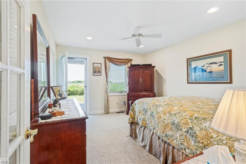 Photo 5 of 34 residential for sale in Hampton virginia