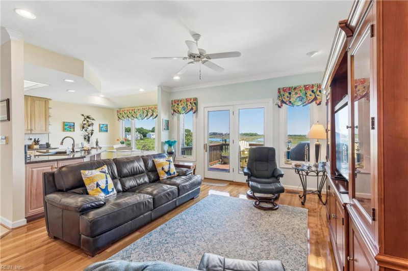Photo 7 of 34 residential for sale in Hampton virginia