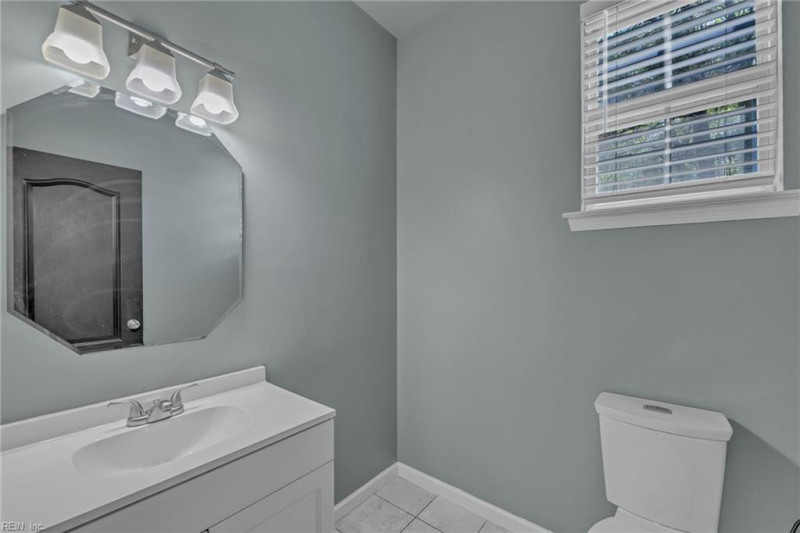 Photo 17 of 50 residential for sale in Chesapeake virginia