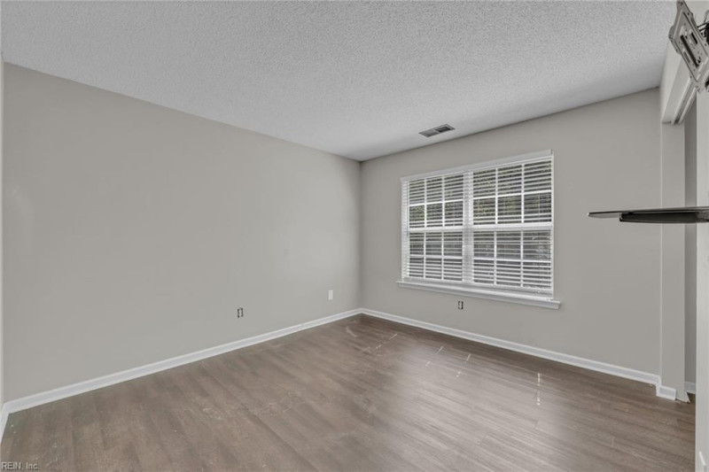 Photo 26 of 50 residential for sale in Chesapeake virginia