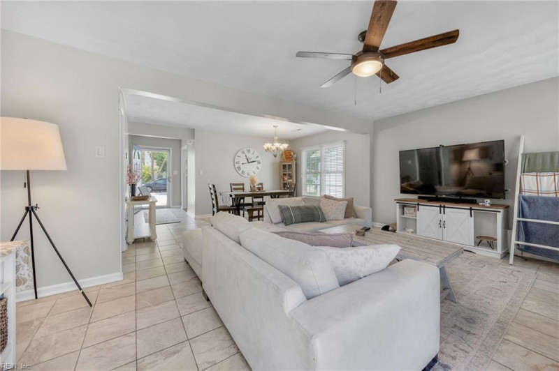 Photo 16 of 44 residential for sale in Virginia Beach virginia