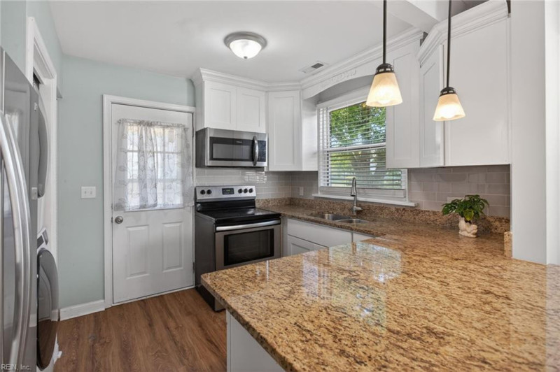 Photo 11 of 32 residential for sale in Portsmouth virginia
