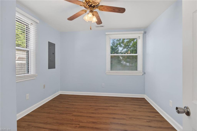 Photo 16 of 32 residential for sale in Portsmouth virginia