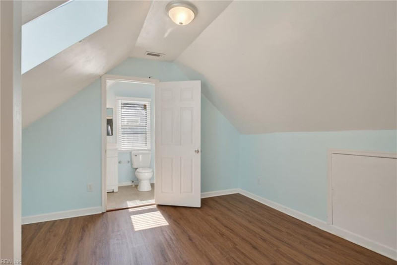 Photo 17 of 32 residential for sale in Portsmouth virginia