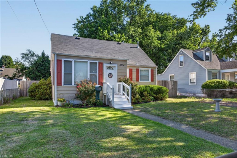 Photo 2 of 32 residential for sale in Portsmouth virginia