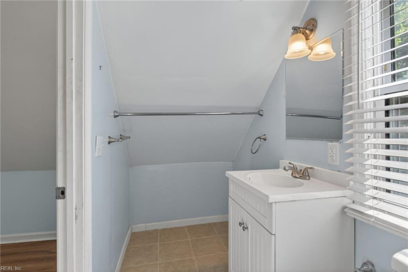 Photo 22 of 32 residential for sale in Portsmouth virginia