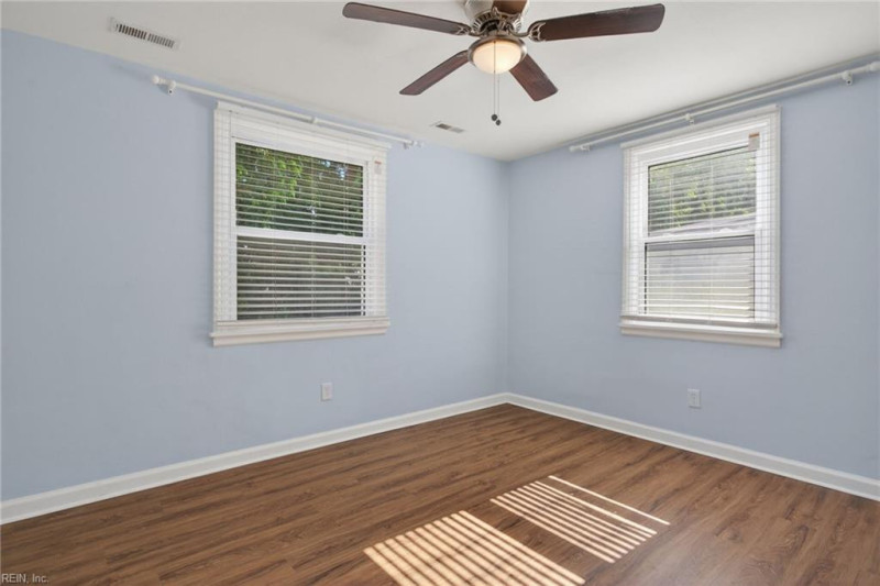 Photo 26 of 32 residential for sale in Portsmouth virginia
