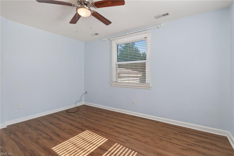 Photo 27 of 32 residential for sale in Portsmouth virginia