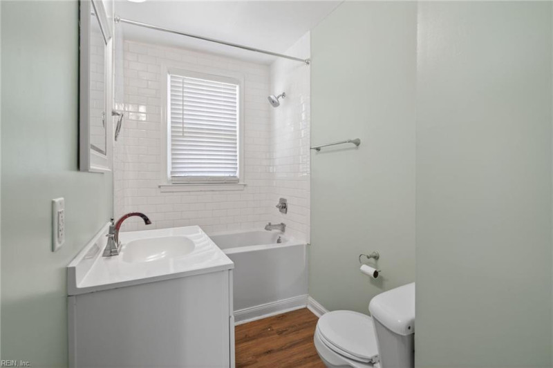 Photo 28 of 32 residential for sale in Portsmouth virginia