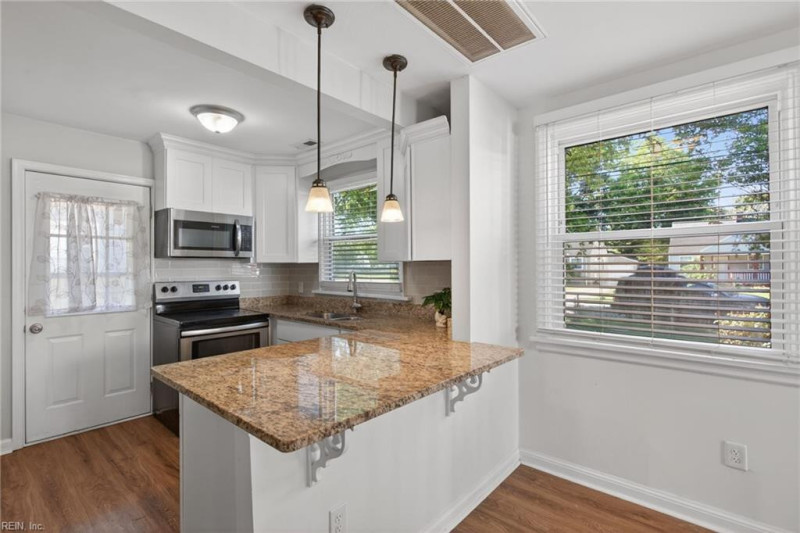 Photo 5 of 32 residential for sale in Portsmouth virginia