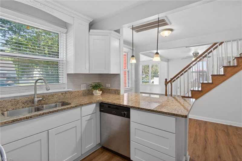 Photo 8 of 32 residential for sale in Portsmouth virginia