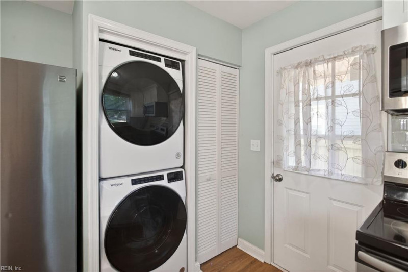 Photo 9 of 32 residential for sale in Portsmouth virginia