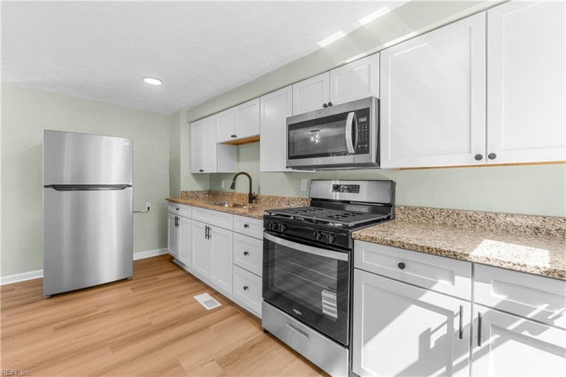 Photo 10 of 21 residential for sale in Portsmouth virginia