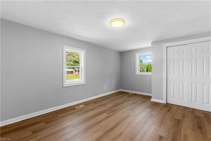 Photo 12 of 21 residential for sale in Portsmouth virginia