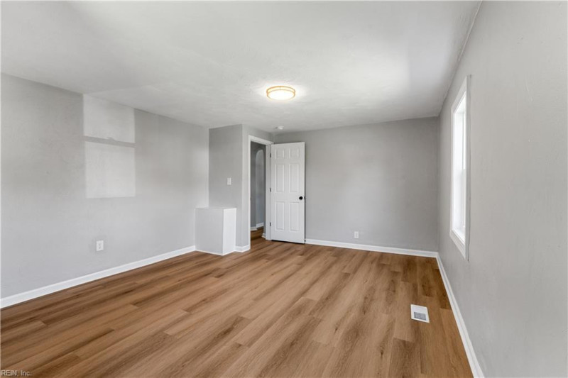 Photo 13 of 21 residential for sale in Portsmouth virginia