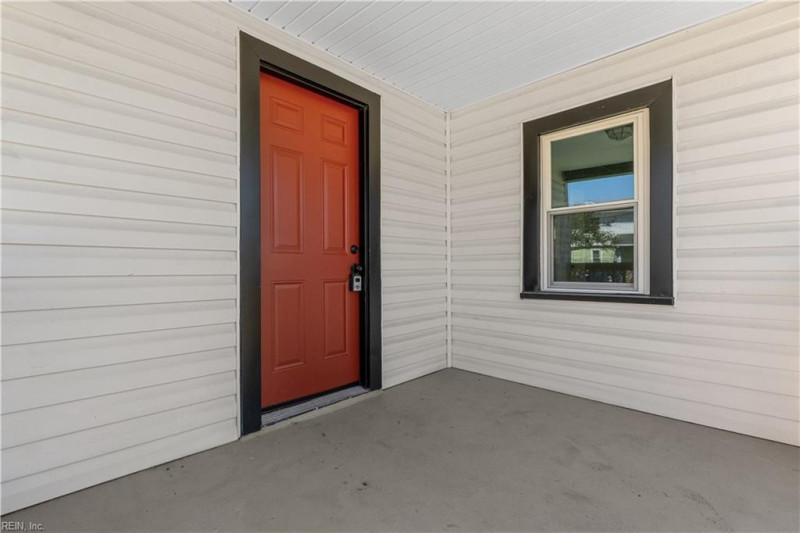 Photo 3 of 21 residential for sale in Portsmouth virginia