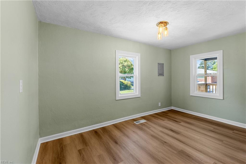 Photo 8 of 21 residential for sale in Portsmouth virginia