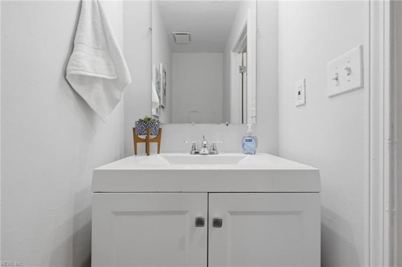 Photo 10 of 33 residential for sale in Virginia Beach virginia