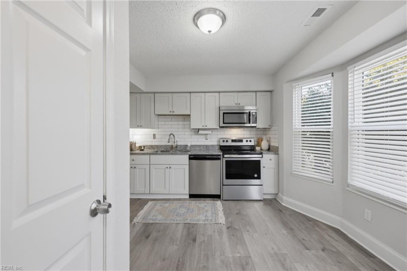 Photo 7 of 33 residential for sale in Virginia Beach virginia