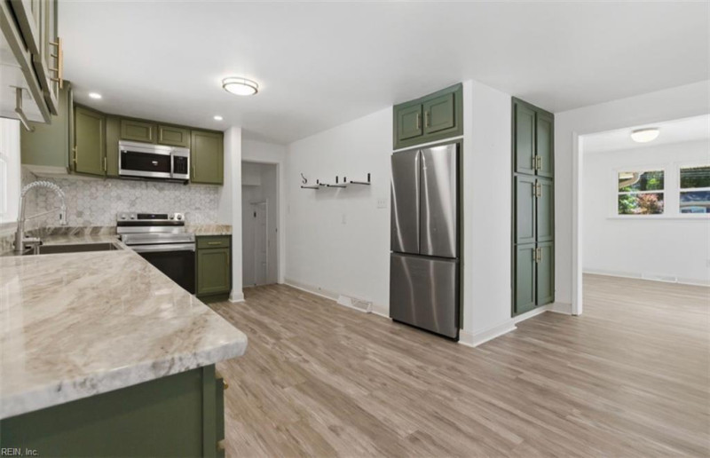 Photo 10 of 25 residential for sale in Chesapeake virginia