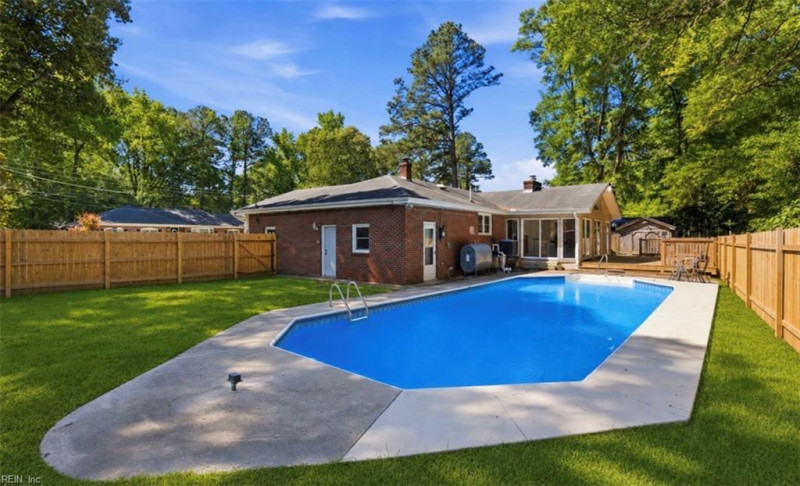 Photo 14 of 25 residential for sale in Chesapeake virginia