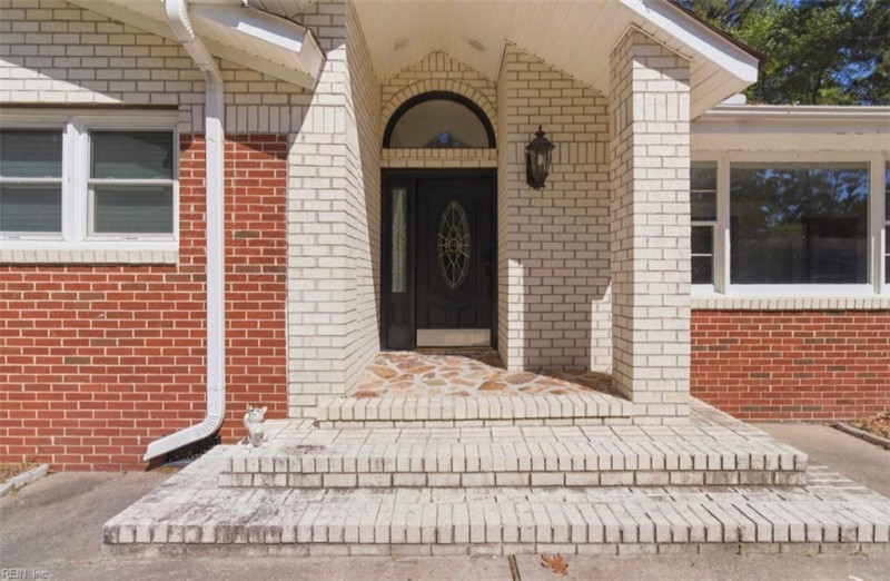 Photo 4 of 25 residential for sale in Chesapeake virginia