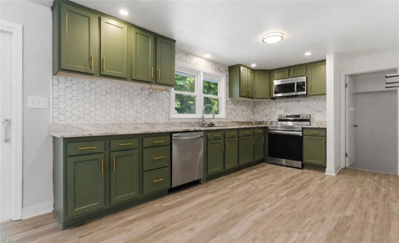 Photo 8 of 25 residential for sale in Chesapeake virginia