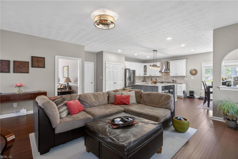 Photo 11 of 37 residential for sale in Virginia Beach virginia