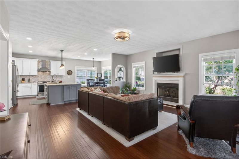 Photo 12 of 37 residential for sale in Virginia Beach virginia