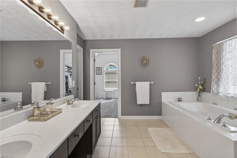 Photo 17 of 37 residential for sale in Virginia Beach virginia