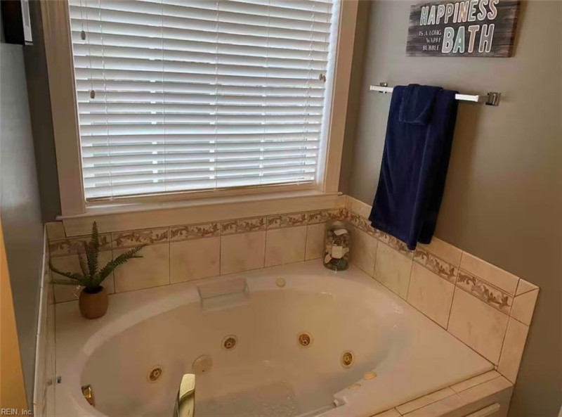 Photo 14 of 47 residential for sale in Hampton virginia