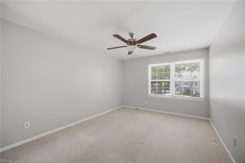 Photo 17 of 24 residential for sale in Chesapeake virginia