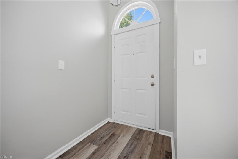 Photo 4 of 24 residential for sale in Chesapeake virginia