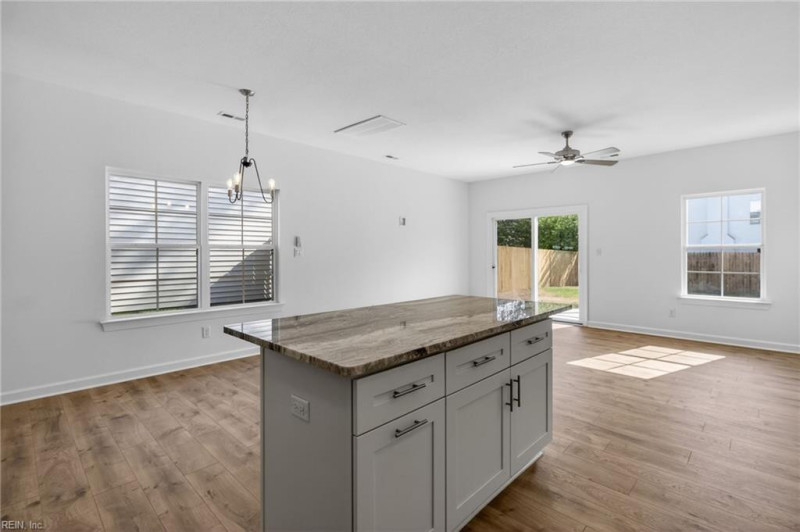 Photo 13 of 33 residential for sale in Virginia Beach virginia